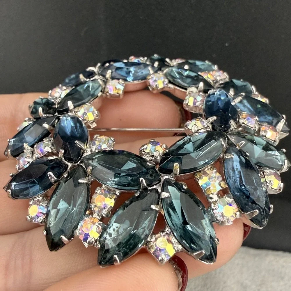 Vintage Rhinestone Brooch Silver Tone Blue‎ AB